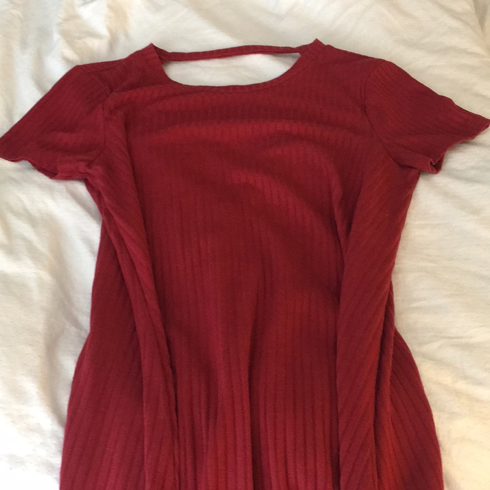 Maroon t-shirt dress with open back!